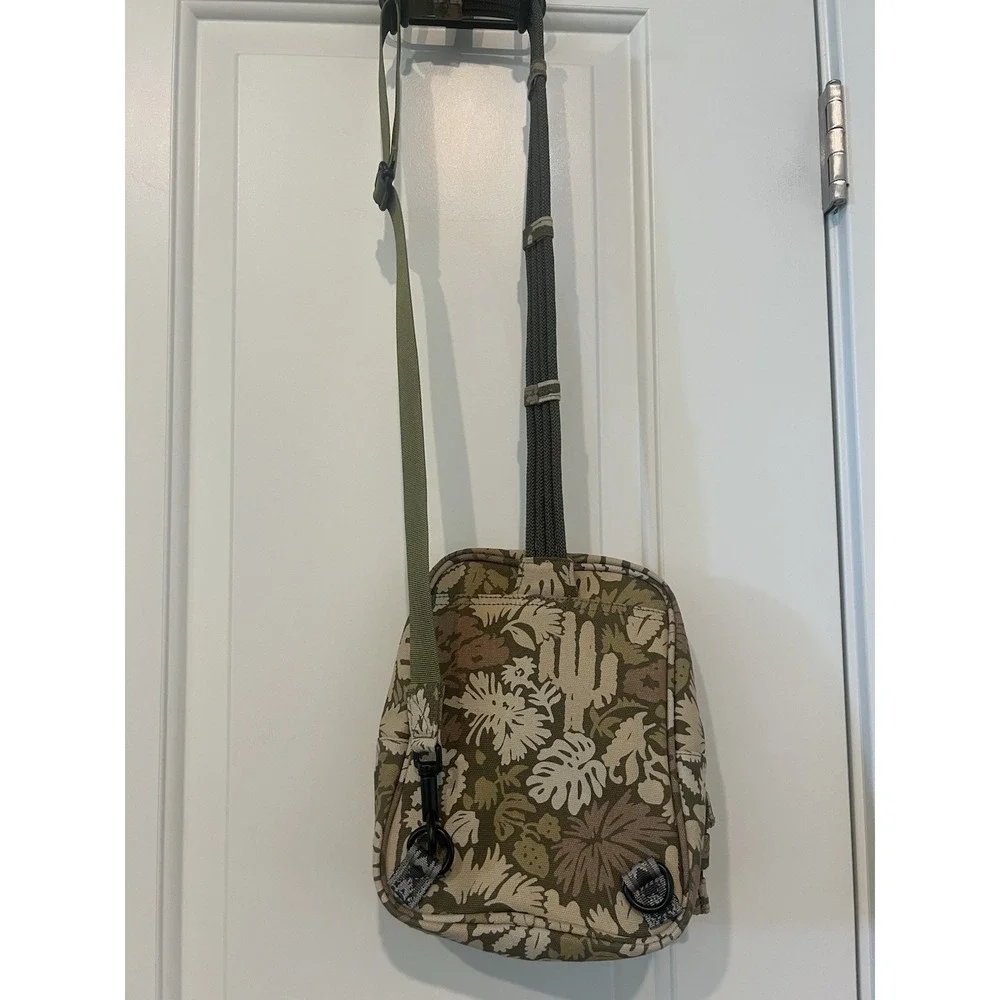 KAVU Desert Cactus Sling Sling Bag with Green Climbing Rope Strap NWOT Outdoor